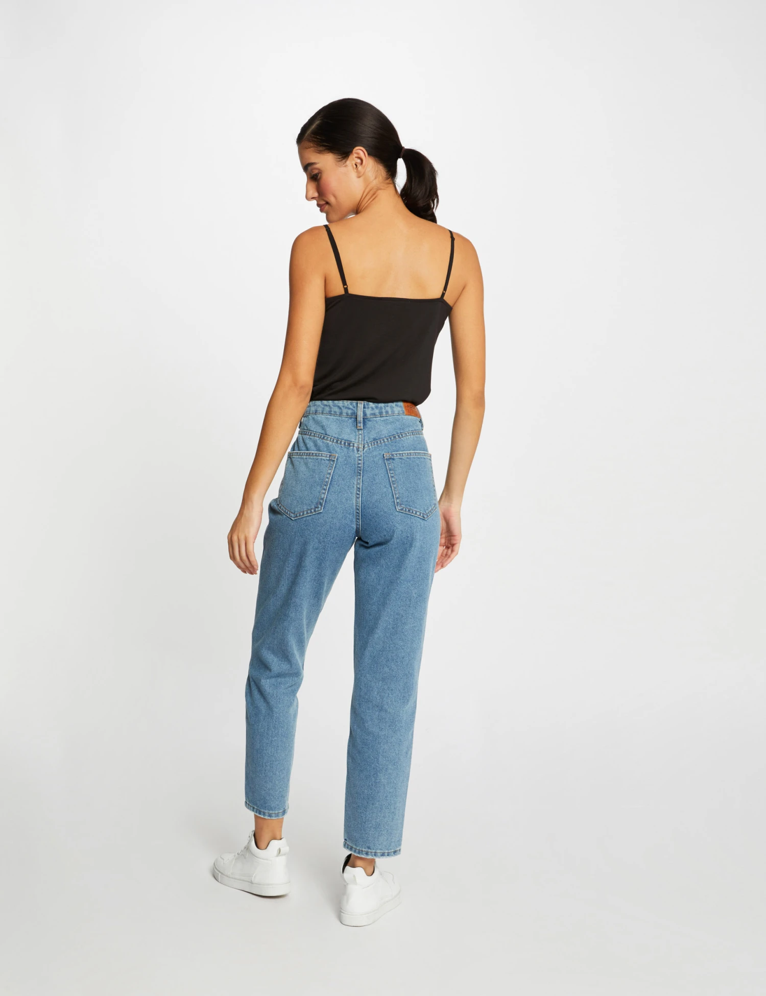 Débardeur Bretelles Fines Avec Dentelle Noir Femme 4 Débardeur Bretelles Fines Avec Dentelle Noir Femme – Image 2