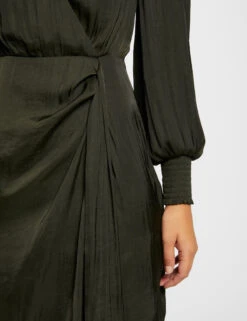 Robe Cintrée Drapée Satin Vert Fonce Femme 11 Robe Cintrée Drapée Satin Vert Fonce Femme -Tenue Legere Boutique robe cintree drapee satin vert fonce femme vue4 32536300949160601