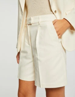 Short City Droit à Pinces Ecru Moyen Femme -Tenue Legere Boutique short city droit a pinces ecru moyen femme vue4 32536300941720213