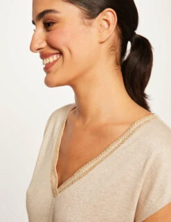 T-shirt Manches Courtes à Détails Bijoux Beige Femme -Tenue Legere Boutique t shirt manches courtes a details bijoux beige femme vue4 32536300906930202