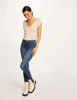 T-shirt Manches Courtes à Détails Bijoux Beige Femme -Tenue Legere Boutique t shirt manches courtes a details bijoux beige femme vue5 32536300906930202