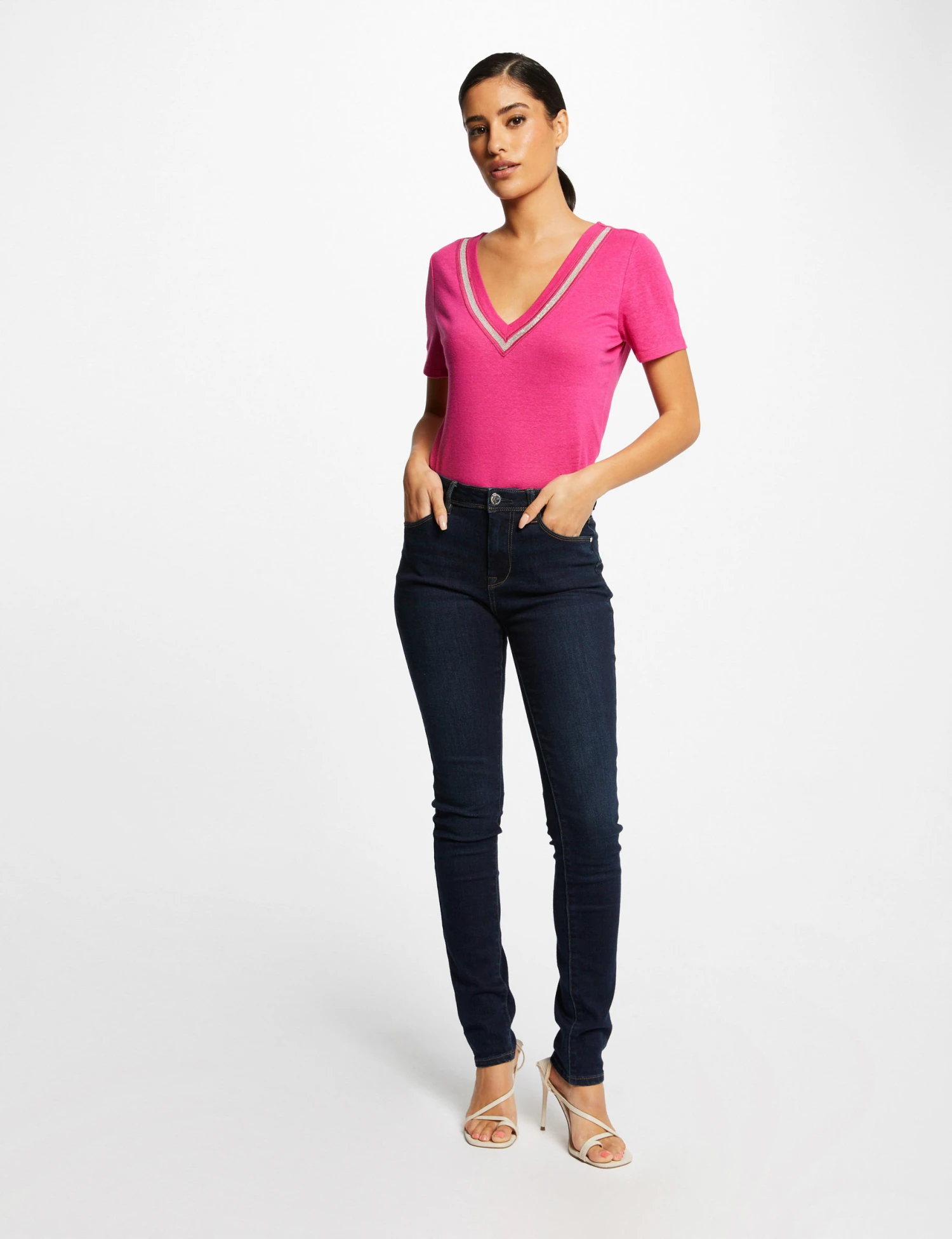 T-shirt Manches Courtes à Détails Bijoux Rose Fonce Femme 5 T-shirt Manches Courtes à Détails Bijoux Rose Fonce Femme – Image 3