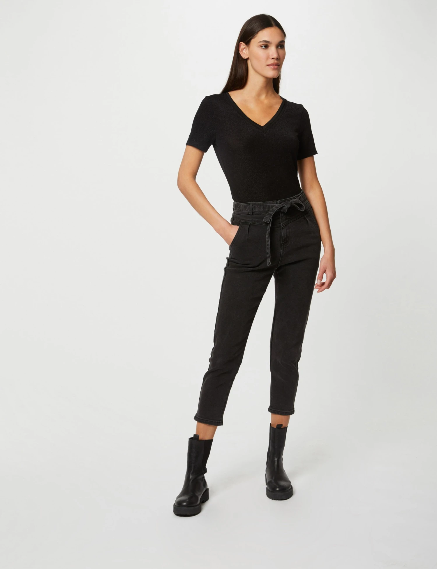 T-shirt Manches Courtes Avec Col En V Noir Femme 5 T-shirt Manches Courtes Avec Col En V Noir Femme â Image 3