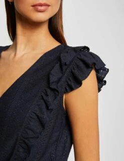 T-shirt Manches Courtes Brodé à Volants Marine Femme 11 T-shirt Manches Courtes Brodé à Volants Marine Femme -Tenue Legere Boutique t shirt manches courtes brode a volants marine femme vue4 32536300967440301